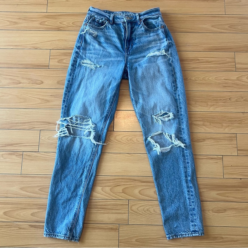 American Eagle Distressed Mom Jeans Size 0 Blue